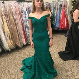 Elegant Green Off-Shoulder Evening Gown jersey knit mermaid